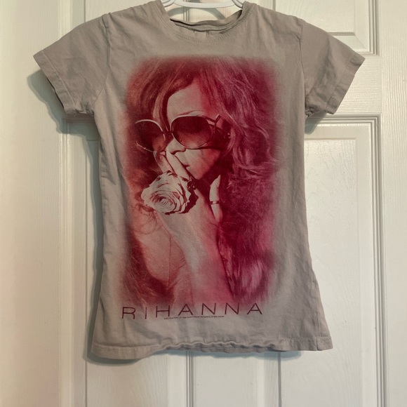 Rihanna concert tshirt 2011 - Picture 1 of 5